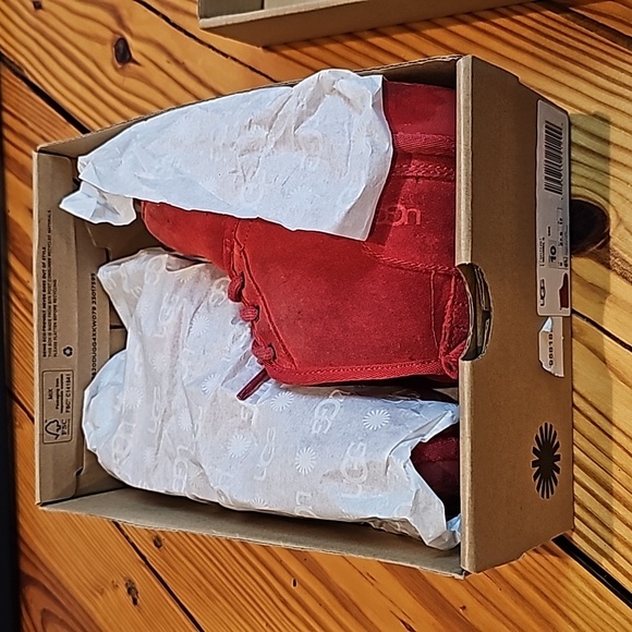Ugg Neumel II Boot, Red, Toddler Size 10 - Picture 7 of 7